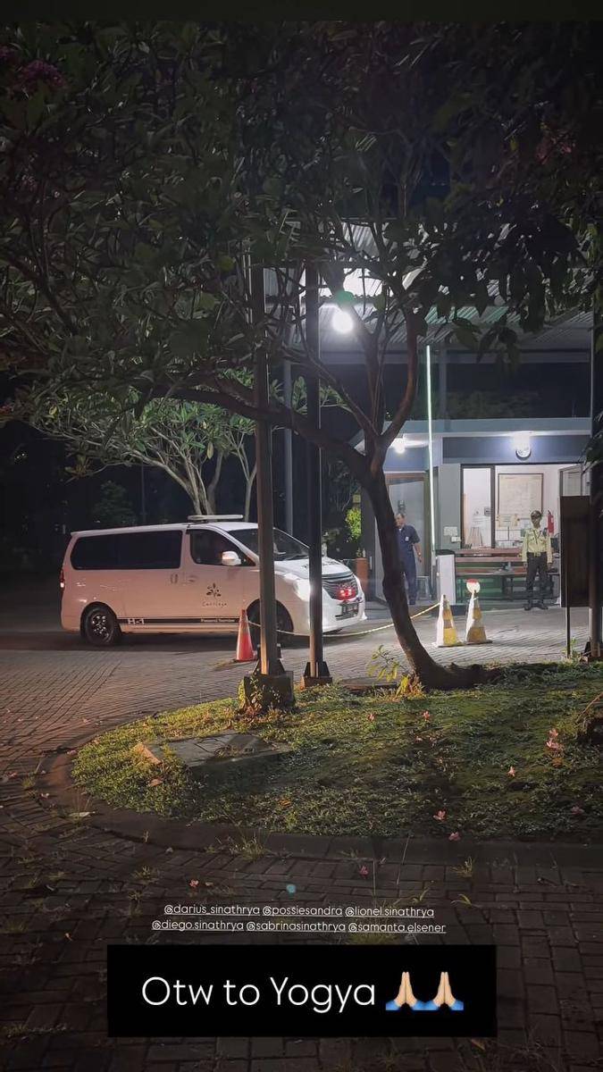 pemakaman ayah Darius Sinathrya (instagram.com/dagnesia)