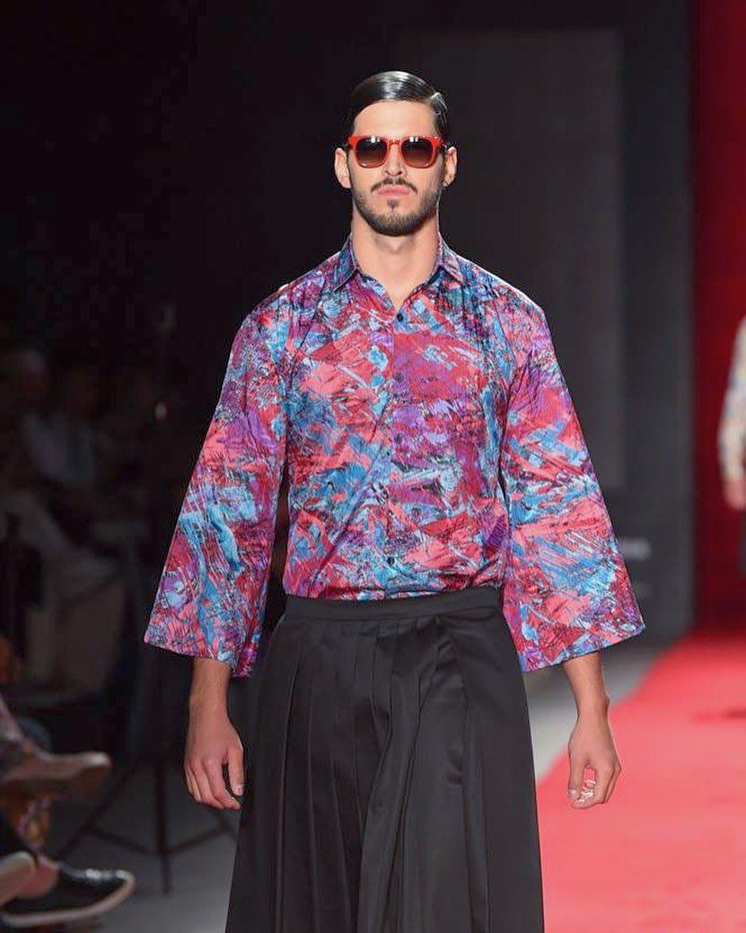 https://cdn.idntimes.com/content-images/post/20170918/27-10-man-skirt-6b6ad24b9d5182bb45364150aa3fedbd.jpg
