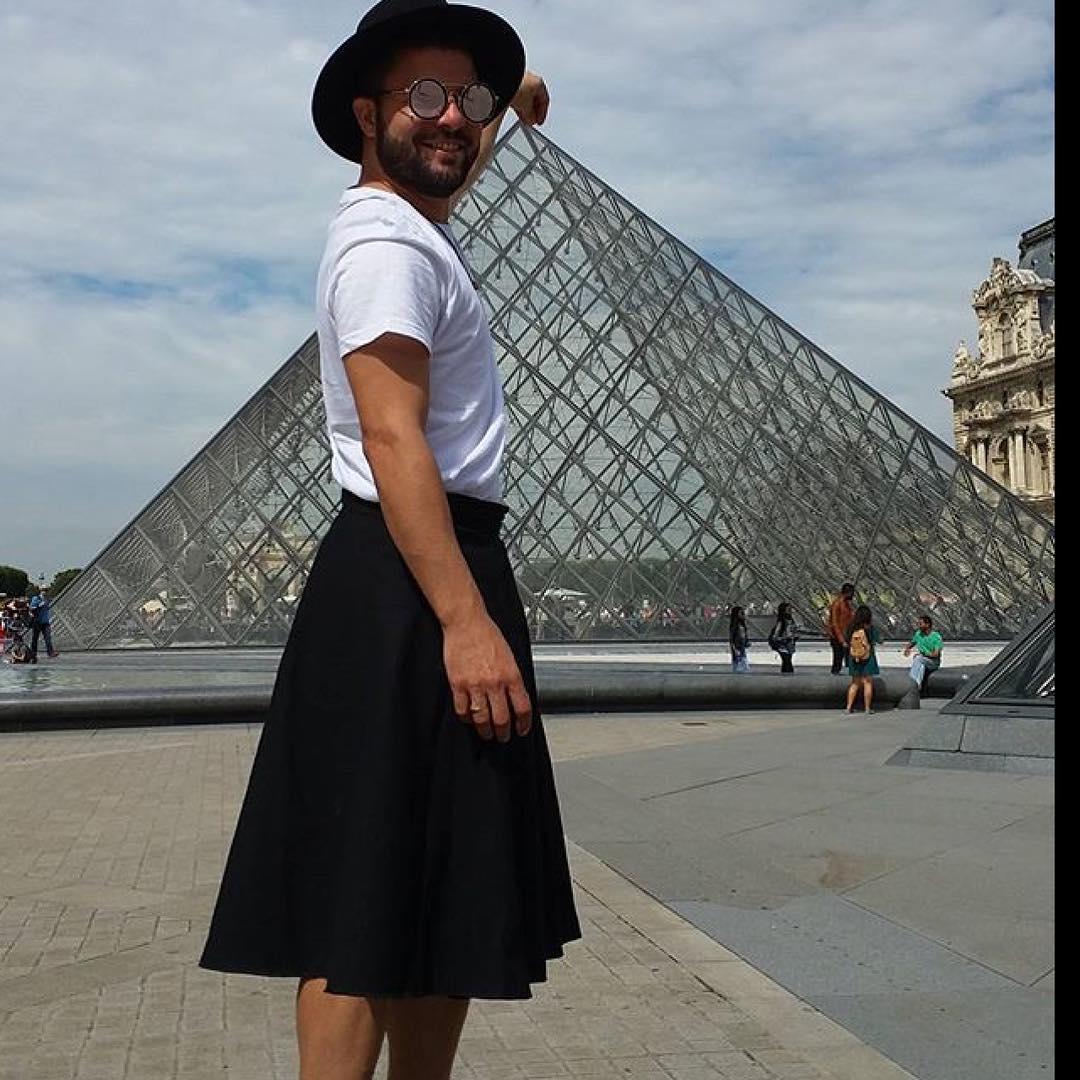 https://cdn.idntimes.com/content-images/post/20170918/27-2-man-skirt-45e7061b7e1b3367d62139ac4d22d58a.jpg