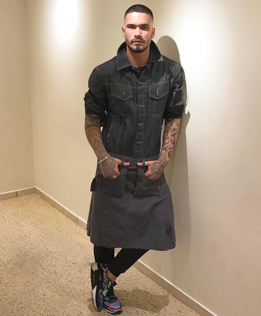 https://cdn.idntimes.com/content-images/post/20170918/27-3-man-skirt-51dcc9e9346c1d3d9313dd9a1add9824.jpg
