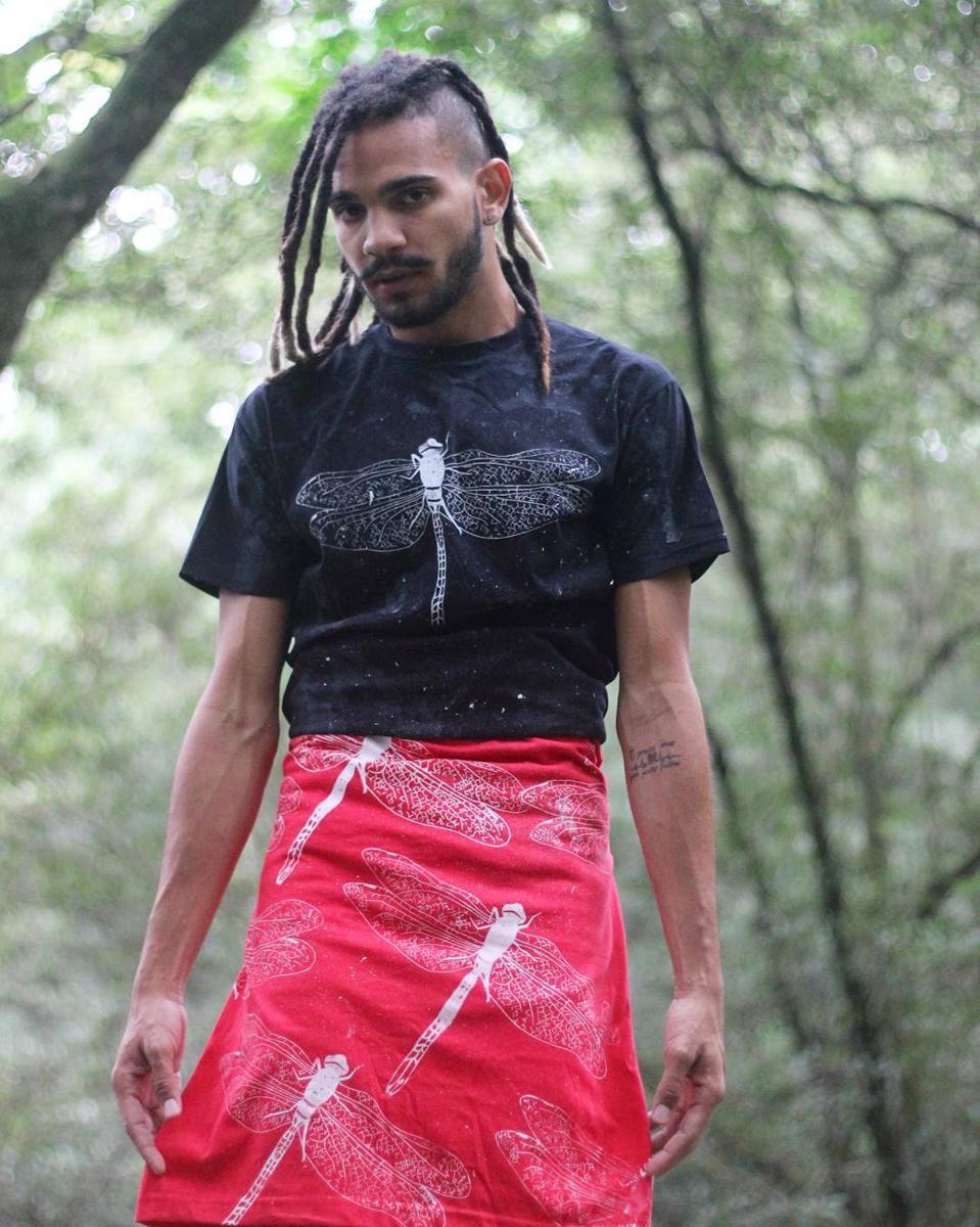 https://cdn.idntimes.com/content-images/post/20170918/27-7-man-skirt-ef94f685be196bc2eb51f3b7622cc2f0.jpg