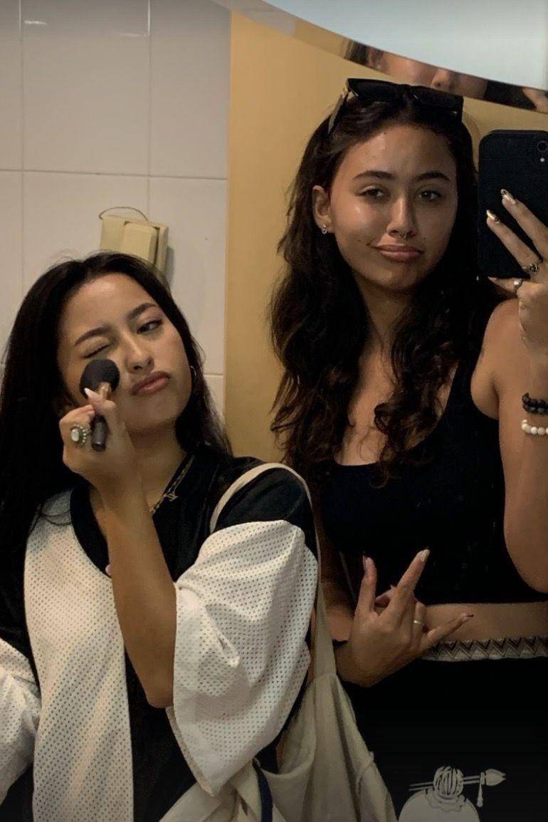 Jennifer Coppen dan Zoe Wassink (instagram.com/zoe.wassink)