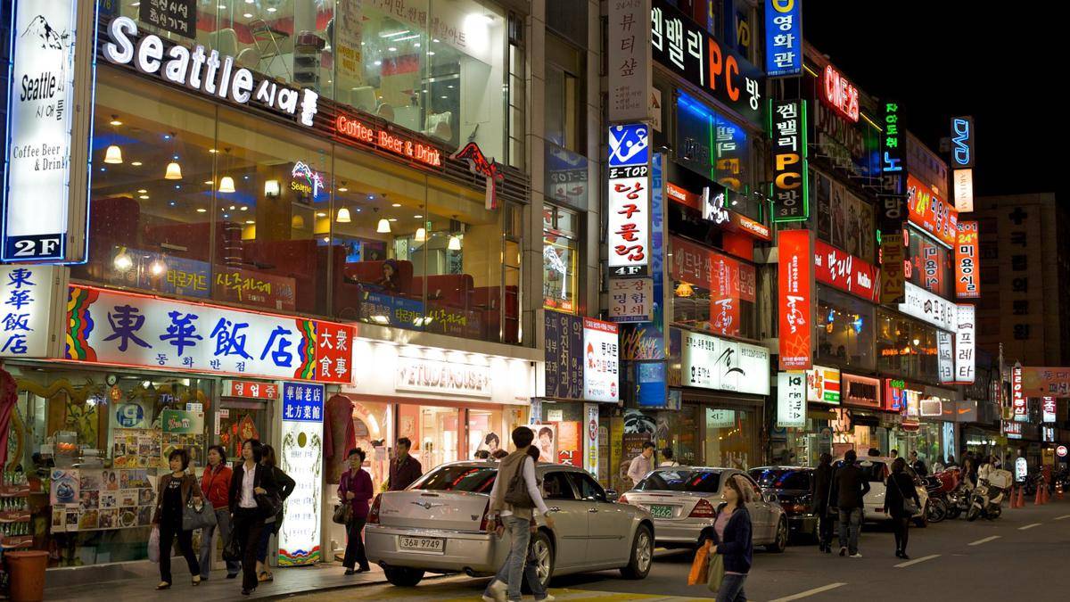 https://cdn.idntimes.com/content-images/post/20170927/30183-dongdaemun-market-92ee09c0819cec9a49353687ea72d9e9.jpg