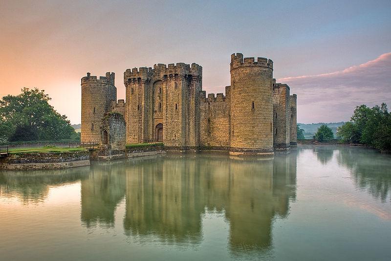 https://cdn.idntimes.com/content-images/post/20170915/800px-bodiam-castle-10my8-1197-4c6ce7403caee8e2805aec63b4e7a7c5.jpg