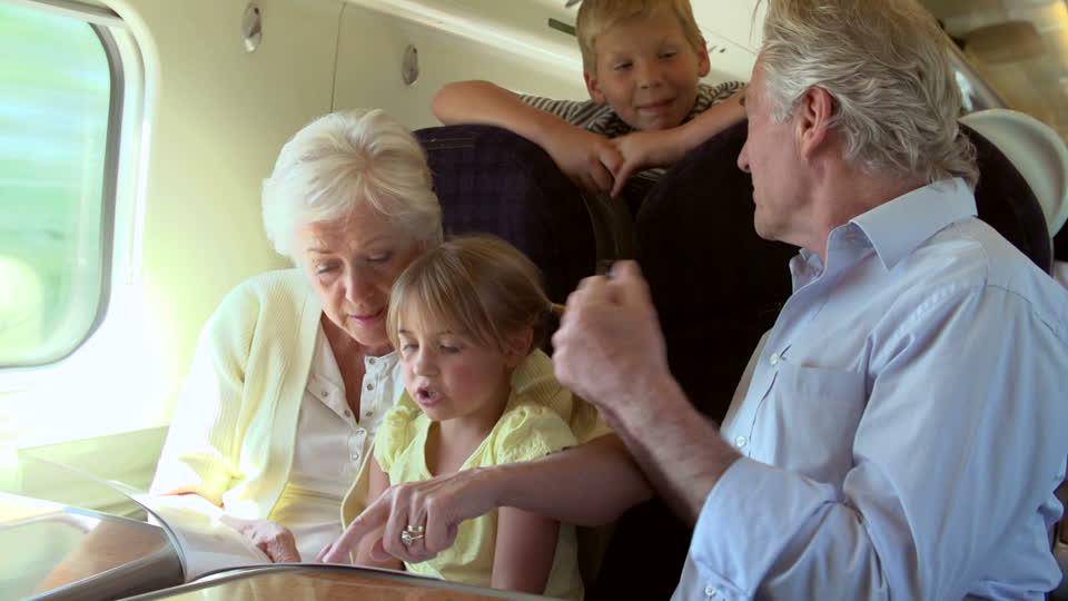 https://cdn.idntimes.com/content-images/post/20180329/839819567-train-journey-grandparents-grandson-granddaughter-4c0885765243fbbfd4d2149859b30d64.jpg