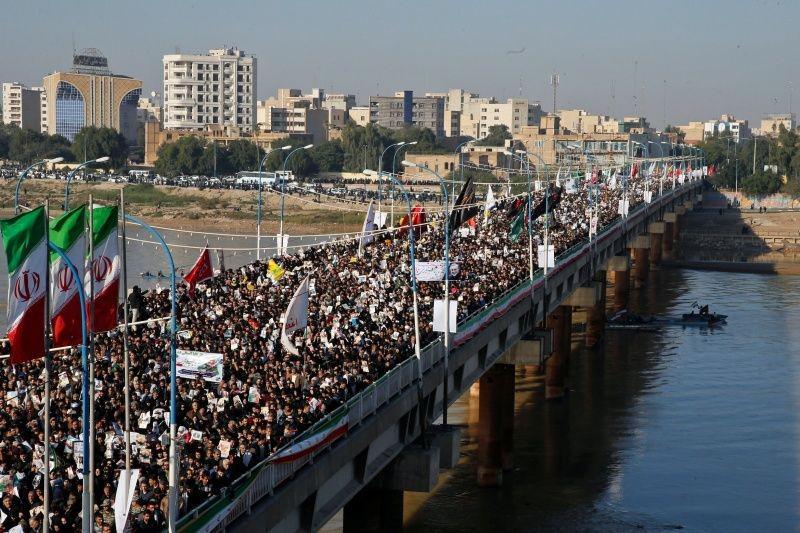 https://cdn.idntimes.com/content-images/post/20200106/antarafoto-iran-funeralprocession-abumahdi-qassemsoleimani-05012020-851be282921b8d2fed3ff4340731be28.jpg