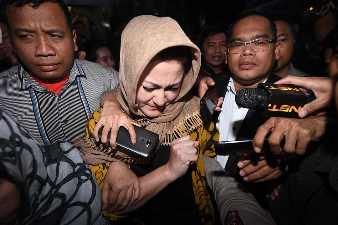 https://cdn.idntimes.com/content-images/post/20171120/antarafoto-istri-setya-novanto-diperiksa-201117-sgd-3-4378373dbeab17b6cdb2e770e7441dde.jpg