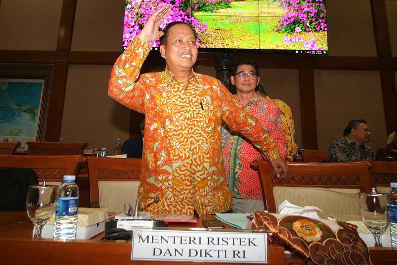https://cdn.idntimes.com/content-images/post/20180411/antarafoto-rapat-kerja-komisi-vii-menristekdikti-100418-riv-2-b5366af9191252b27a4ca972dac84c74.jpg