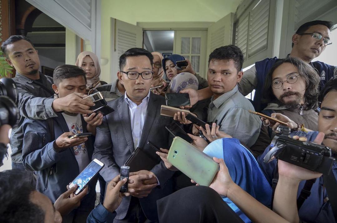 https://cdn.idntimes.com/content-images/post/20171218/antarafoto-ridwan-kamil-tanggapi-pencabutan-dukungan-181217-rai-2-4221e5025fd595300f294f86dbf0aeb2.jpg
