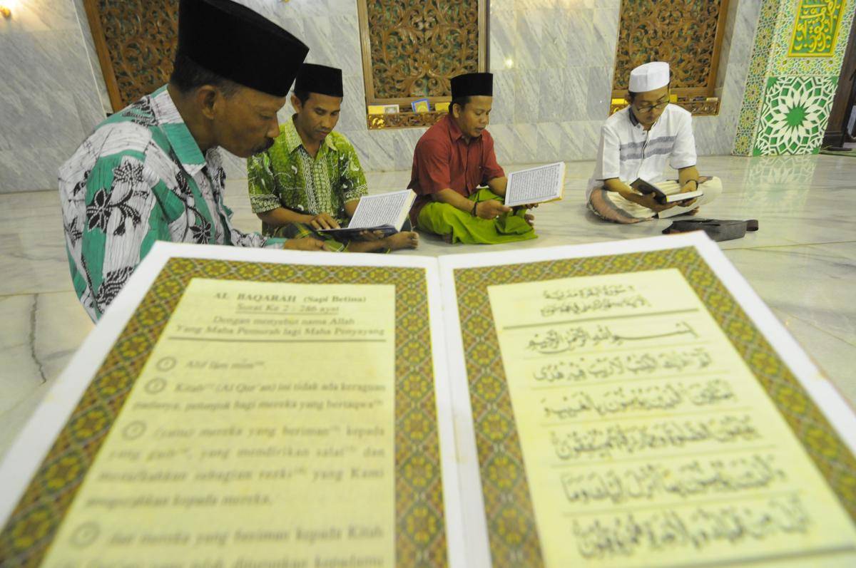 https://cdn.idntimes.com/content-images/post/20180517/antarafoto-tadarus-pertama-160518-sb-d17839c8975c052177bec2144039f513.jpg