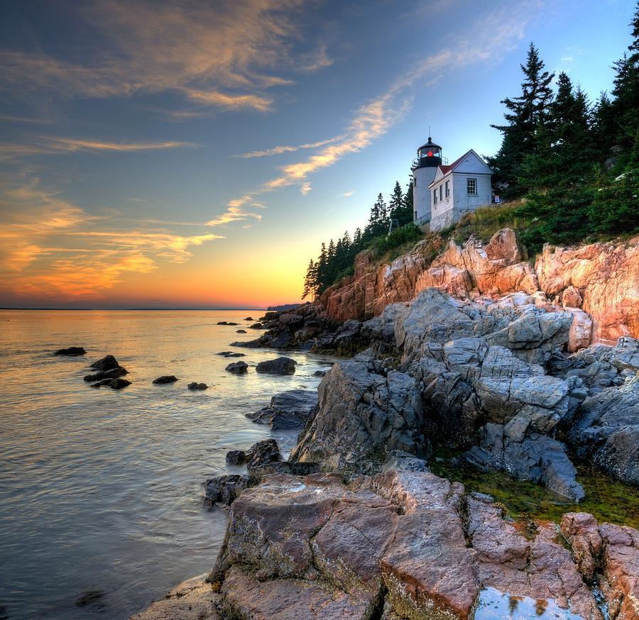 https://cdn.idntimes.com/content-images/post/20171124/bass-harbor-head-lighthouse-mount-desert-island-maine-stas-burdan-fb48f4c6c52495e925fbf3ef700777f6.jpg