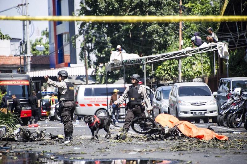 https://cdn.idntimes.com/content-images/post/20180513/bom-surabaya8-0d46b2f0fcd8b3209853afeba74ffb5e.jpg