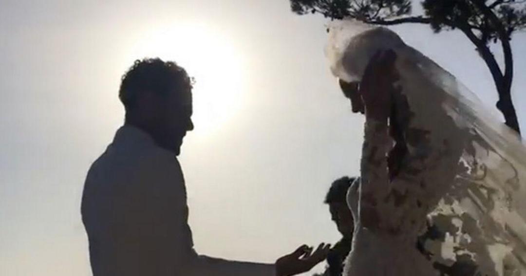 https://cdn.idntimes.com/content-images/post/20170711/dani-alves-marries-joana-sanz-3e5e08398ed550a08511192794c99203.jpg