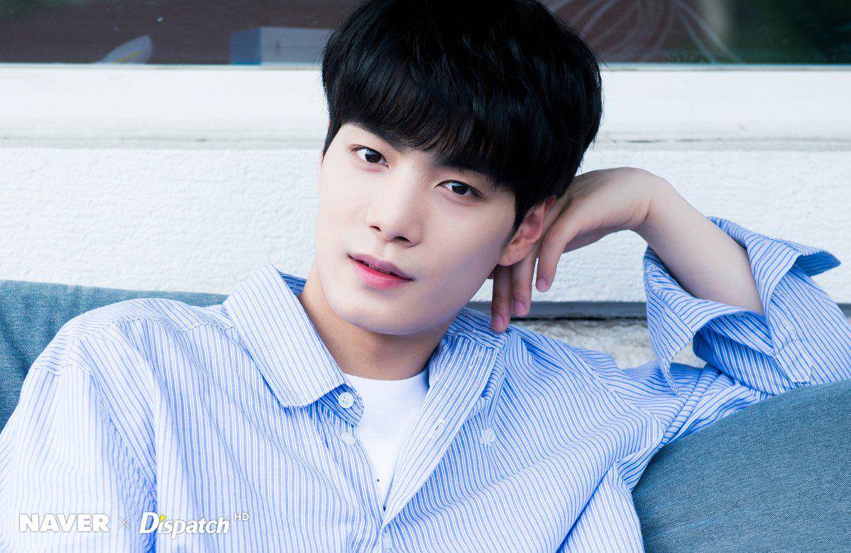 https://cdn.idntimes.com/content-images/post/20171213/deqzsbsv0aaq1gj-jonghyun-nuest-bfa9b6efdef0e1e0c9902f8c15ab70df.jpg