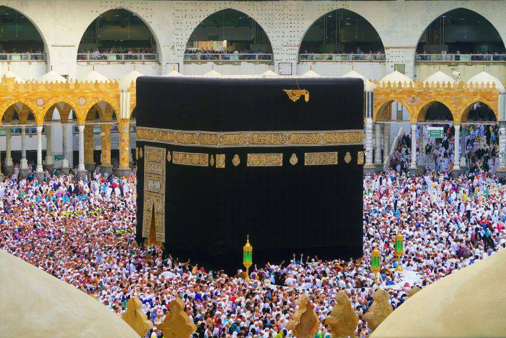 ilustrasi melakukan tawaf saat ibadah haji (unsplash.com/ekrem osmanoglu)