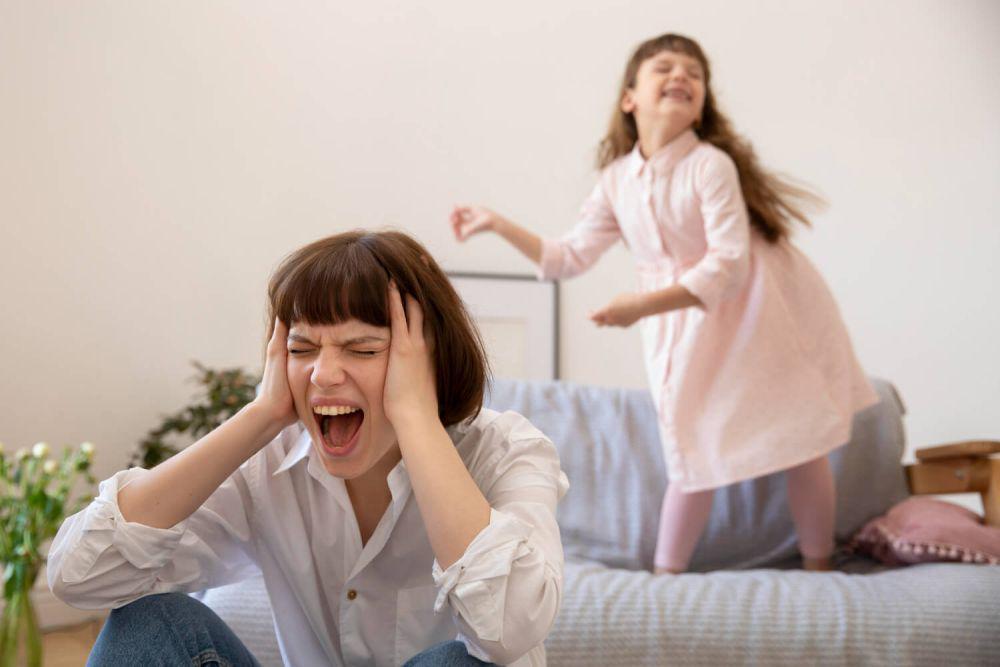 7 Cara Tetap Sabar dan Gak Berteriak saat Anak Menguji Emosi
