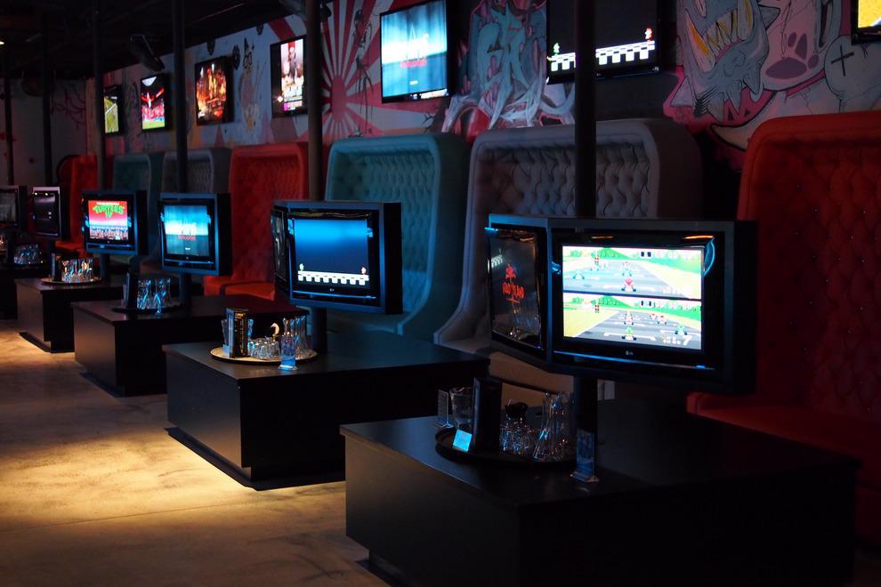https://cdn.idntimes.com/content-images/post/20171114/gaming-booths-783509f9671c8a9d5357073aa06b9d17-92305b7ef761638fb20e08b076b2d47b.jpg