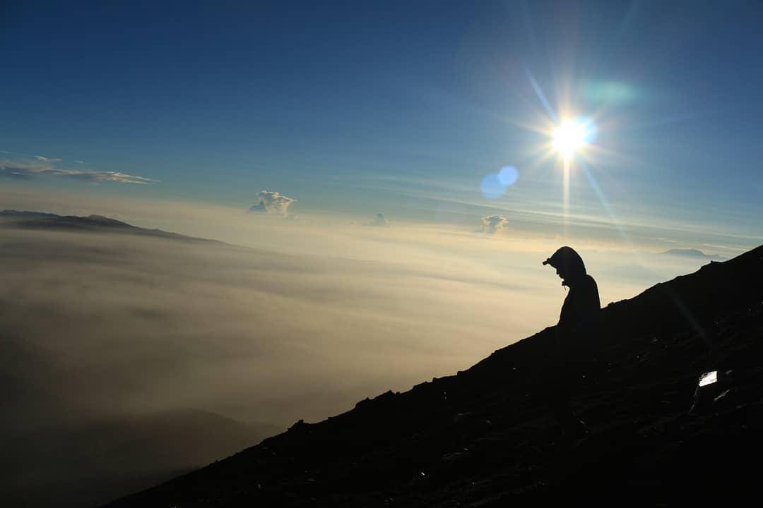 https://cdn.idntimes.com/content-images/post/20180402/gunung1-54b4c519081bec58eabbcc39136dcb7f.jpg