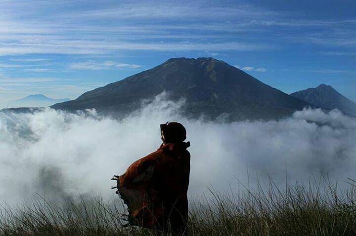 https://cdn.idntimes.com/content-images/post/20180402/gunung9-785ca13d7cd614ef91e2db3c3e144e0d.jpg