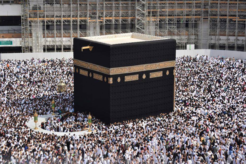 ilustrasi tawaf saat ibadah Haji (unsplash.com/Haidan)