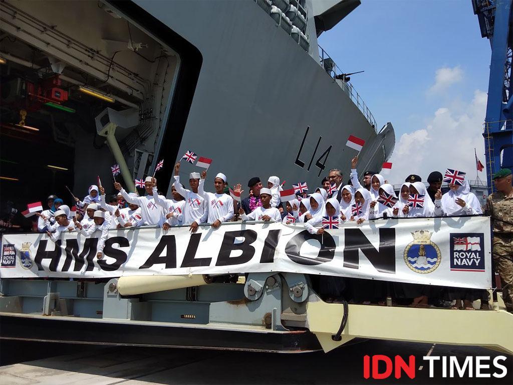 https://cdn.idntimes.com/content-images/post/20180423/hms-albion-8-d9d36f1d60309c0b64f50aecbdc6b092.jpeg