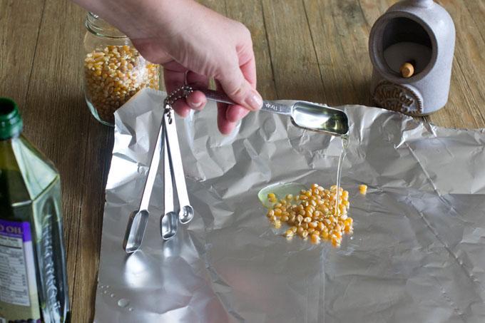 https://cdn.idntimes.com/content-images/post/20170919/how-to-make-popcorn-balls16-901b9245c580ea4caabd7c0d9cfa6cdb.jpg