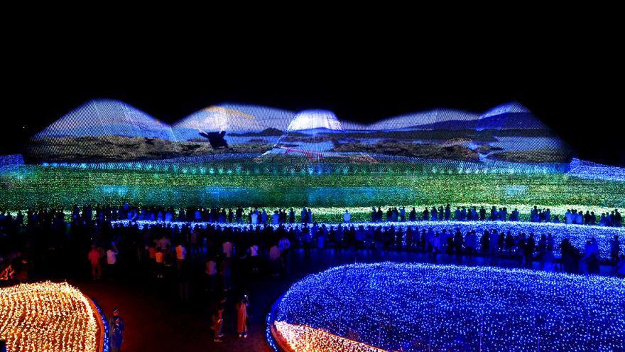 https://cdn.idntimes.com/content-images/post/20180119/http-cdncnncom-cnnnext-dam-assets-171221170008-japan-nagashima-resort-christmas-display-kumamon171013-1816232017-nabana003-r1-5a5543ca29824-880-b3080083a848c9c7e8b2ae75df219b97.jpg
