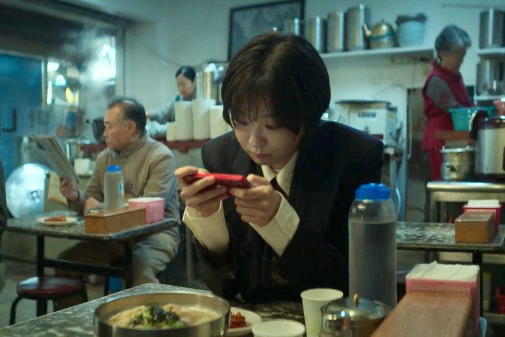 Yoon Ena (Kim Da Mi) dalam drakor Nine Puzzles (dok. Disney+ Hotstar/Nine Puzzles)