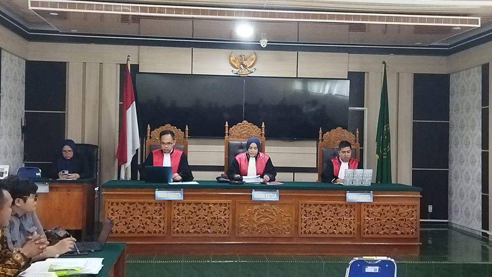 Majelis hakim memimpin dalam persidangan kisruh internal parta PDIP Majalengka