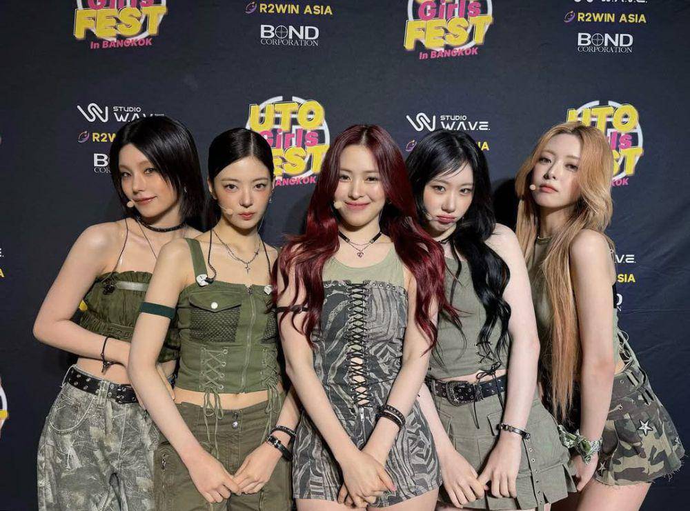 ITZY (instagram.com/itzy.all.in.us)