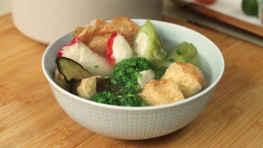 sup ayam bakso sayuran (youtube.com/Devina Hermawan)