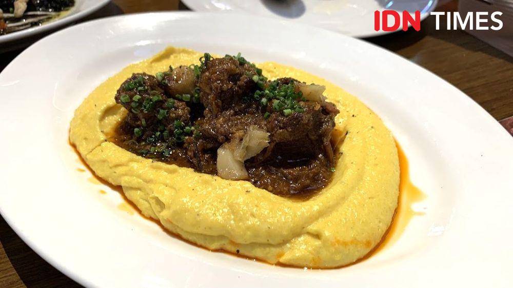 Potret menu Wagyu Peposo e Polenta di Osteria GIA Surabaya (IDN Times/Fasrinisyah Suryaningtyas)