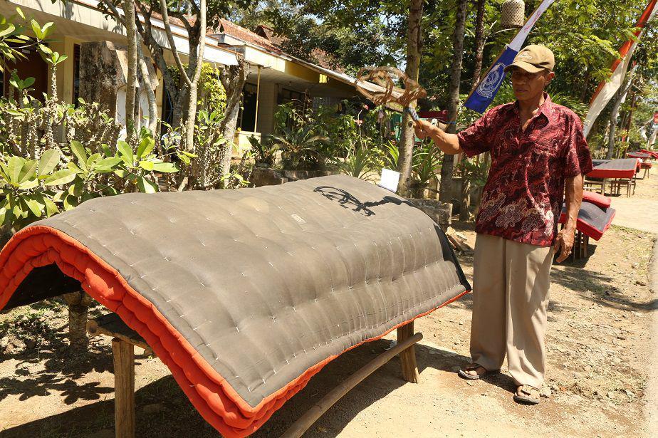 Mepe Kasur, Tradisi Unik Suku Osing Menyambut Idul Adha