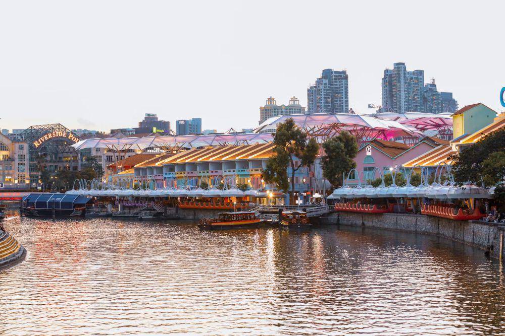 Clarke Quay (unsplash.com/Paras Kapoor)
