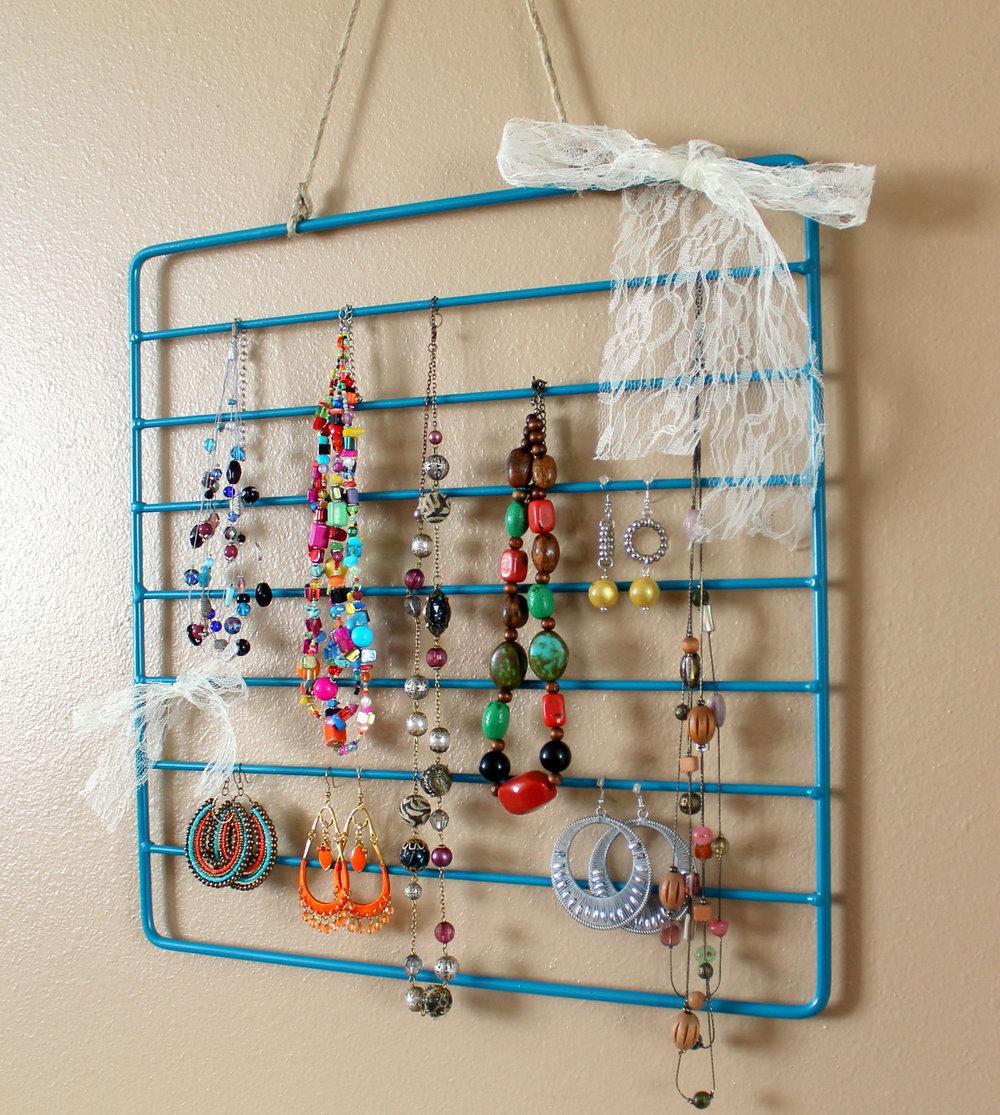 https://cdn.idntimes.com/content-images/post/20171023/jewelry-organizer-ideas-pinterest-05683b5337fe0af809a8df68d35195f2.jpg