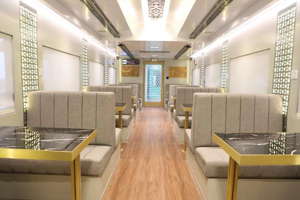 Etika Menggunakan Restoran Kereta Api yang Wajib Kamu Pahami