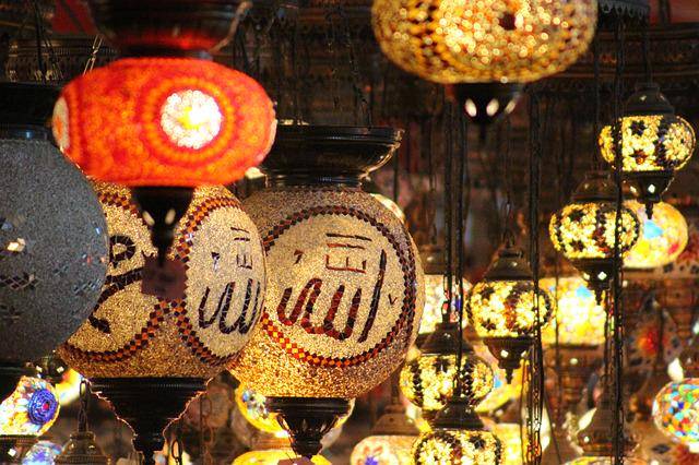 https://cdn.idntimes.com/content-images/post/20180519/lantern-3346144-640-734ddf5a018b4ff37ad6a3b2eec9a450.jpg