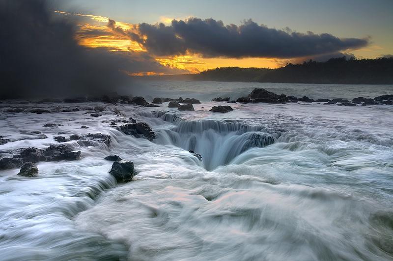 https://cdn.idntimes.com/content-images/post/20171124/maelstrom-kauai-hawaii-2-dc4ea3095160baf95388ebcf4d915dfb.jpg