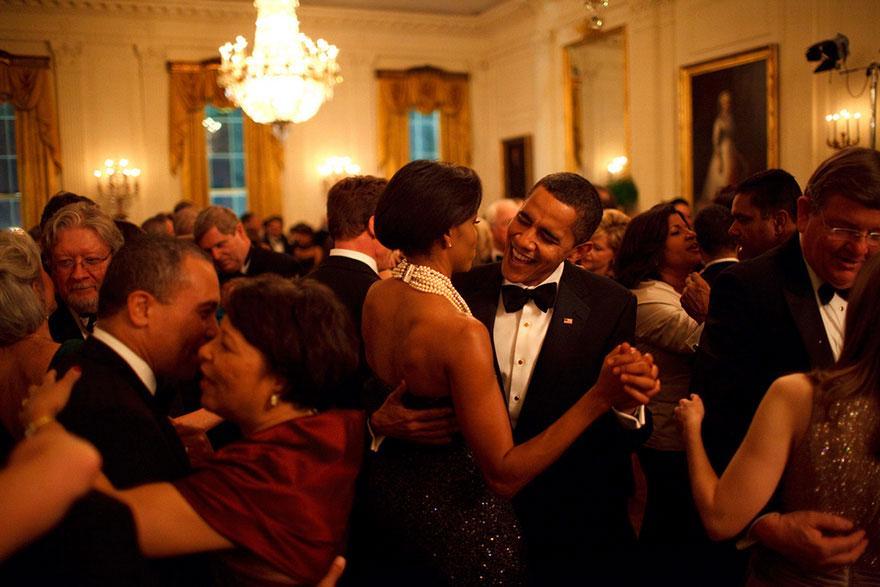 https://cdn.idntimes.com/content-images/post/20170118/michelle-barack-obama-love-photos-15-587ce813d328b-880-b81f9a57e52f608af1b9405371acab58.jpg