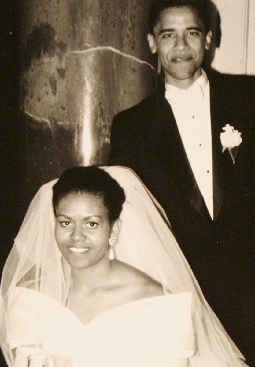 https://cdn.idntimes.com/content-images/post/20170118/michelle-barack-obama-love-photos-2-587ce7fb3b7ff-880-16be9ee51af5e2e82f525a70e9c678b0.jpg