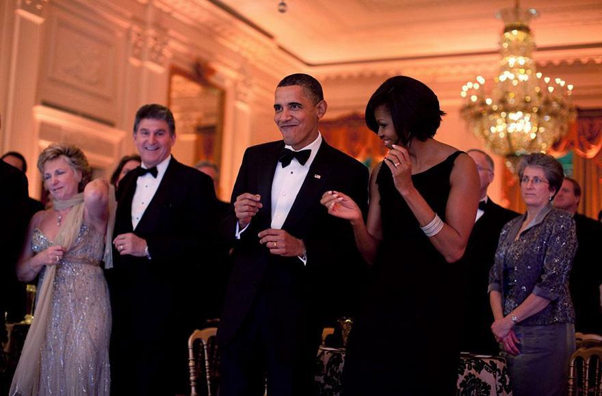 https://cdn.idntimes.com/content-images/post/20170118/michelle-barack-obama-love-photos-36-587ce846dca72-880-60c8744da91fb1655e0c18416ccdf2ba.jpg