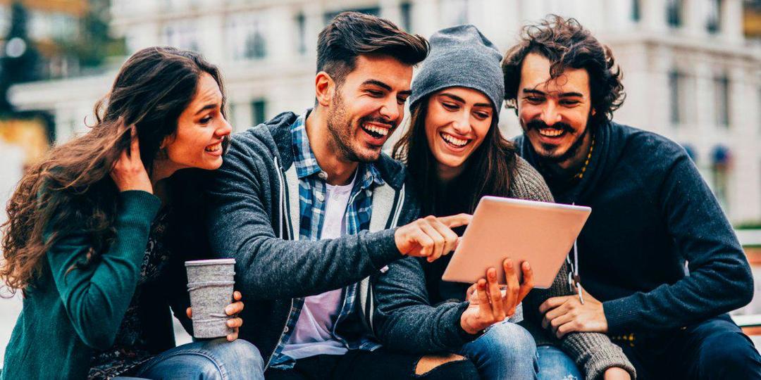 https://cdn.idntimes.com/content-images/post/20170622/more-young-people-are-watching-less-traditional-tv-50aa6666c2bd1e5200c4f55c1bc6f1d6.jpg