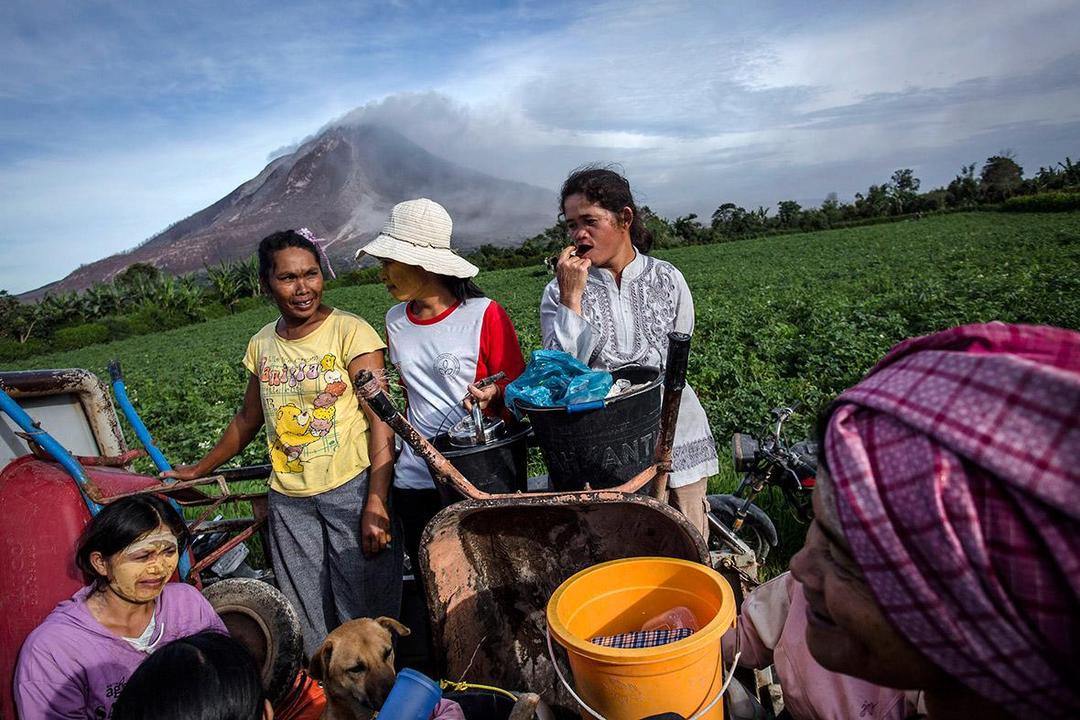 https://cdn.idntimes.com/content-images/post/20180220/mount-sinabung-volcano-2-f5ba9e8e2a9b79bfc4e75b21631bfb05.jpg