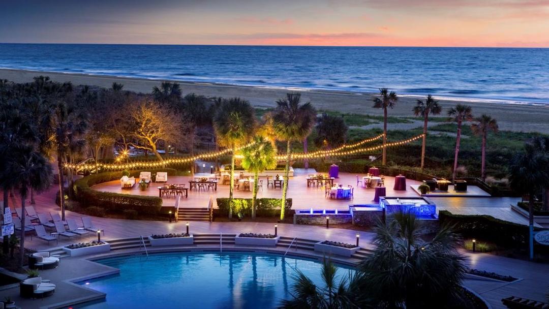 https://cdn.idntimes.com/content-images/post/20171031/oceanfront-deck-1600x900-new-52477e42212655b5375fc459d8c16839.jpg