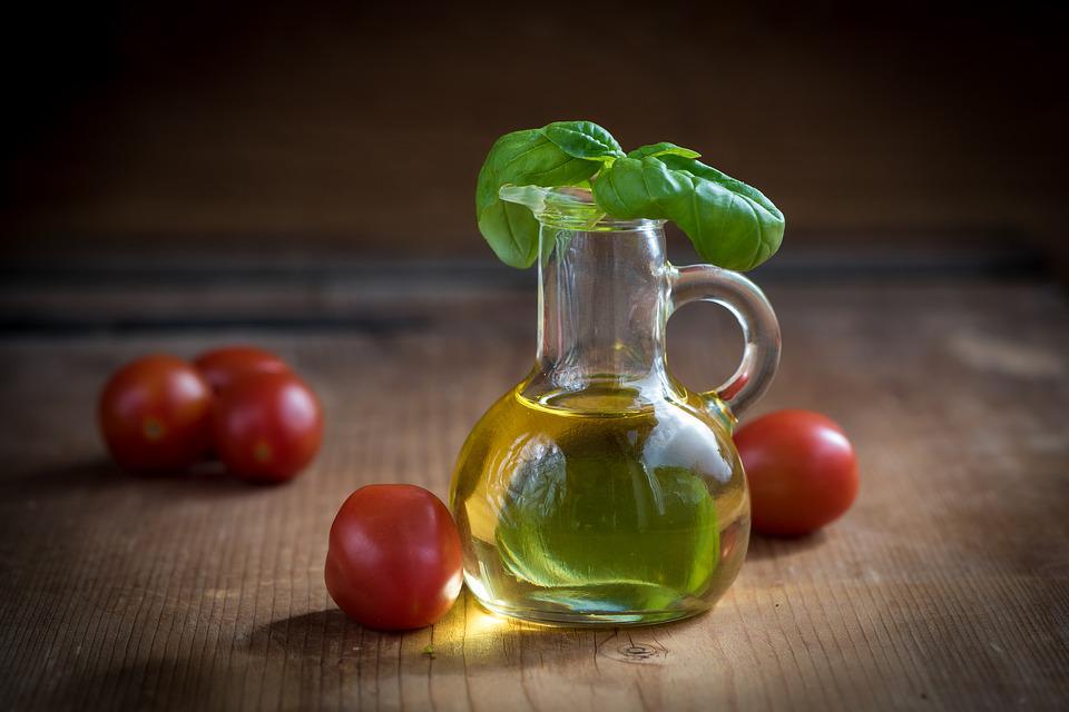 https://cdn.idntimes.com/content-images/post/20180116/oil-1383587-960-720-ee8ce28a5ff9331204c5000d358531fc.jpg