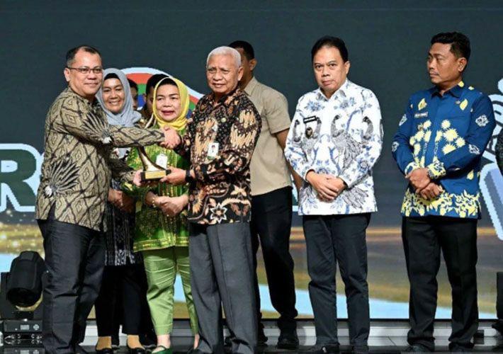 Pemprov Sumut Beri Penghargaan Lingkungan Hidup pada Perusahaan Sawit