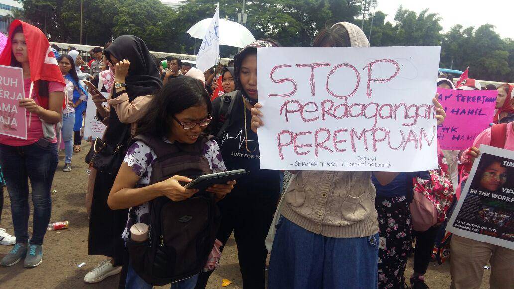 https://cdn.idntimes.com/content-images/post/20180308/perempuan-a58256d2d27a3d81ef8be05324d6b021.jpg