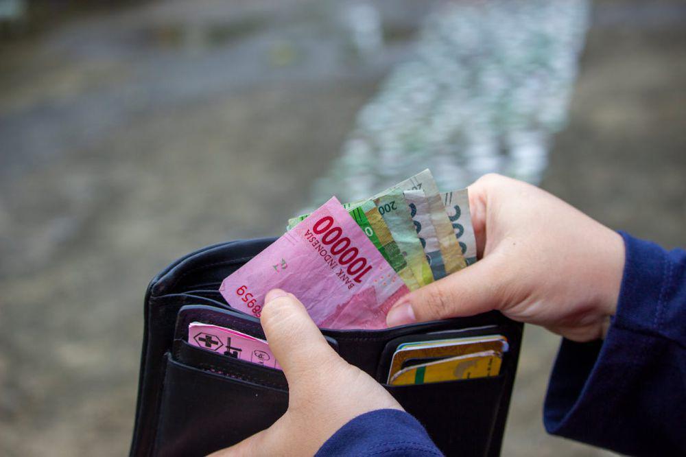 5 Tipe saat Dapat Gaji 13, Team Self-Reward atau Nabung? 