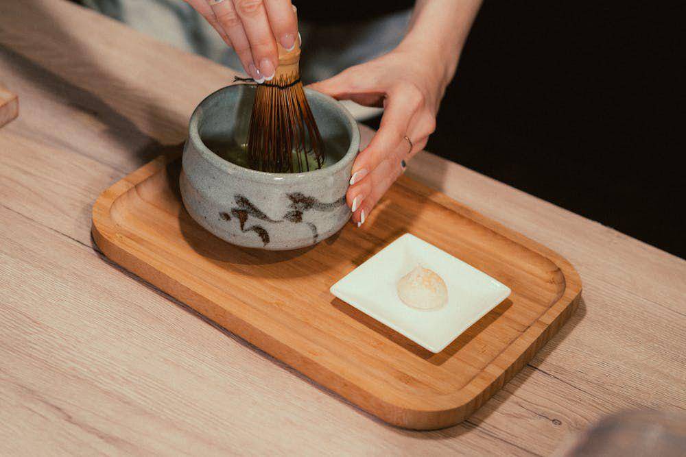 ilustrasi chasen matcha (pexels.com/Anh Nguyen)