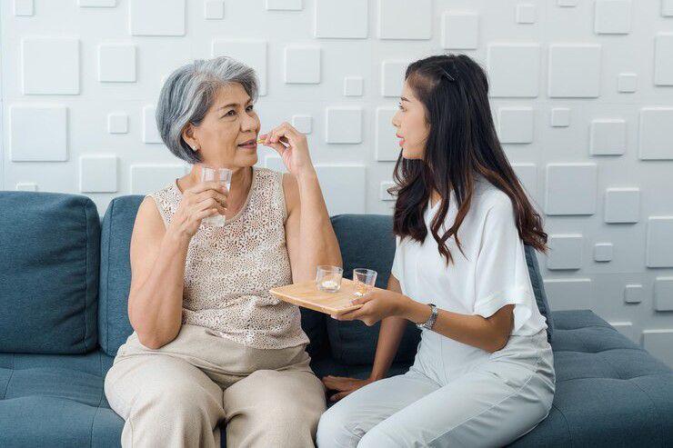 ilustrasi mengobrol dengan ibu (freepik.com/EyeEm)
